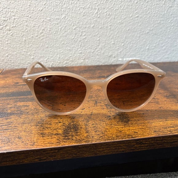 Ray-Ban sunglasses (RB4305). Polished beige frame/brown gradient lenses - Picture 2 of 12